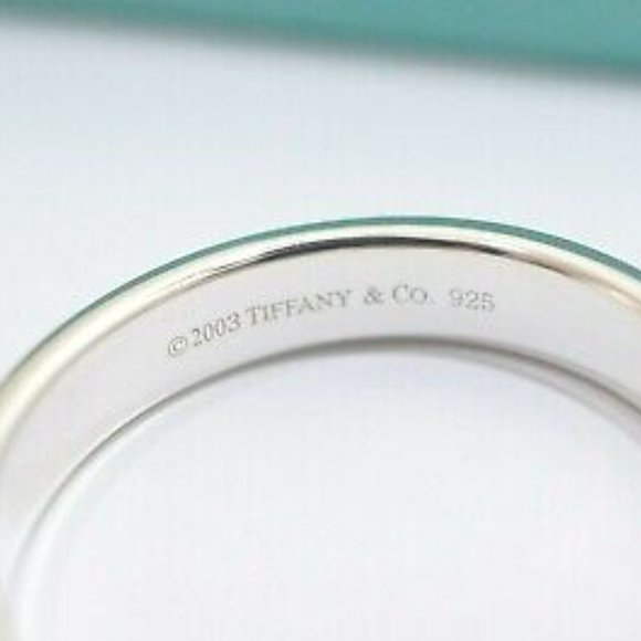 🌟🌸HOST PICK 🌟🌸 NWOT Tiffany 925 Silver 1837 Medium Hoop Earrings Box & Pouch - Picture 8 of 9